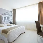 Victoria 4*