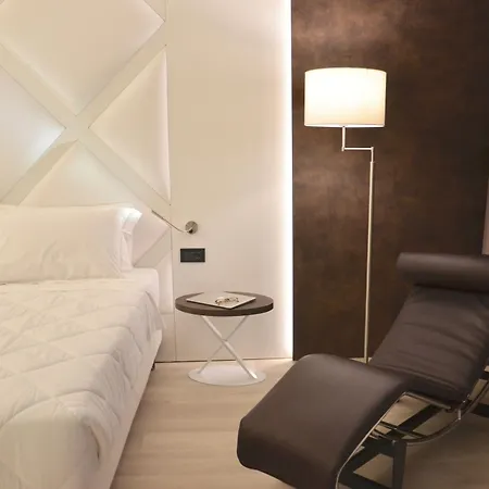 Victoria Hotel 4*
