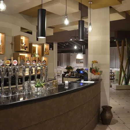 Victoria Hotel 4*