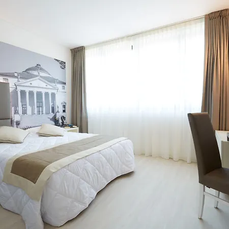 Victoria 4*