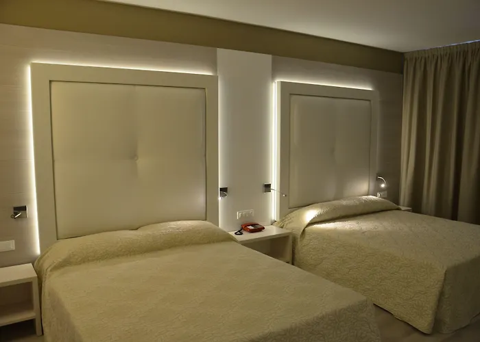 Victoria Hotel 4*