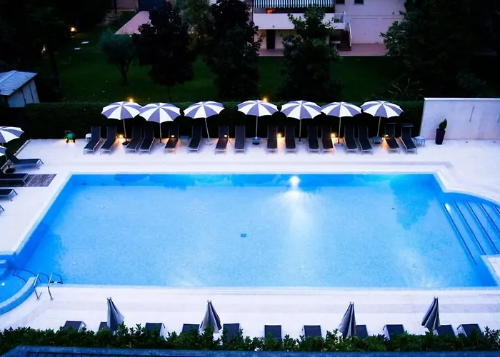 Victoria Hotel 4*